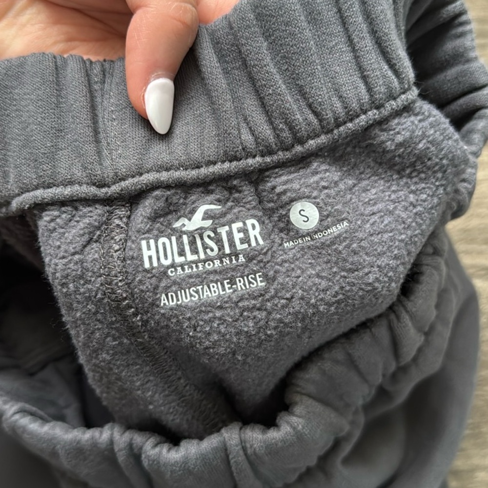 Hollister Adjustable Rise Fleece Joggers in Dark Grey - Picture 7 of 7